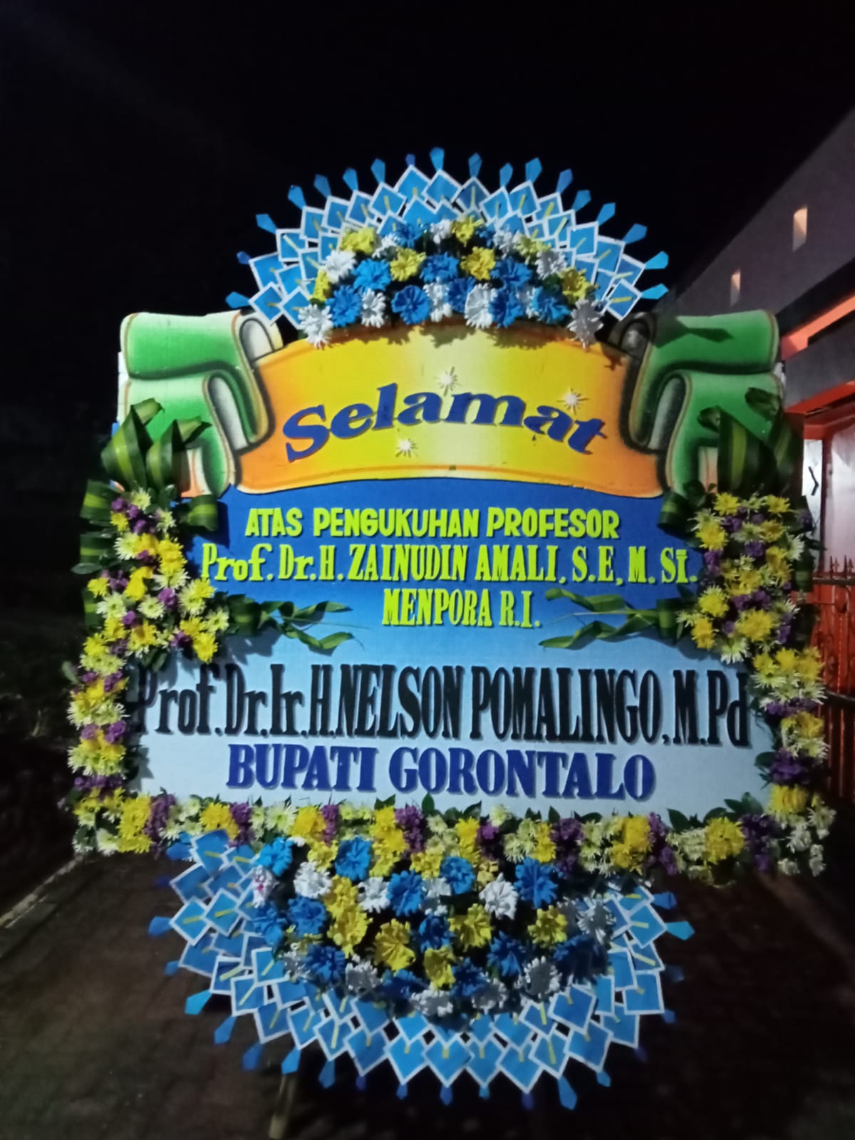 Papan Bunga Graduation 02